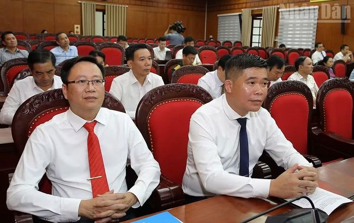 Đại biểu các xã, phường tham dự hội nghị.