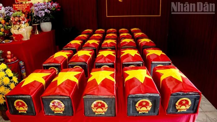 Hài cốt liệt sĩ trong Nhà quàn tại Công viên Lê Thị Riêng.