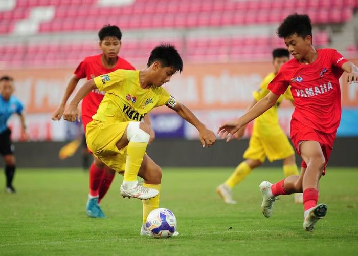 U13 Sông Lam Nghệ An (áo vàng) chạm trán U13 Thể Công Viettel.