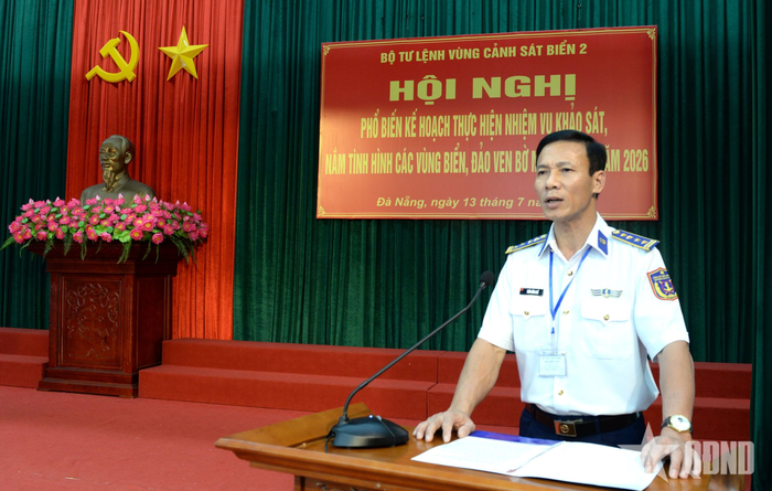 Đại tá Trần Hồng Quế, Phó chính ủy Vùng Cảnh sát biển 2 phổ biến kế hoạch chuyến công tác.
