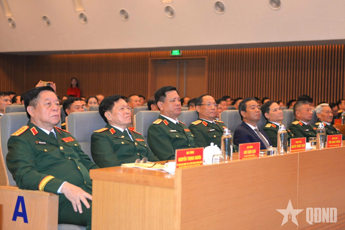 Các đại biểu dự buổi lễ.
