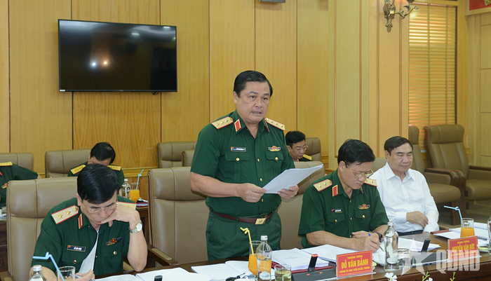  Thượng tướng Đỗ Văn Bảnh, Chính ủy Học viện Quốc phòng phát biểu tại hội thảo. 