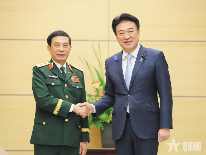 Ngài Kihara Minoru, Chánh Văn phòng Nội các Nhật Bản chào đón Đại tướng Phan Văn Giang.