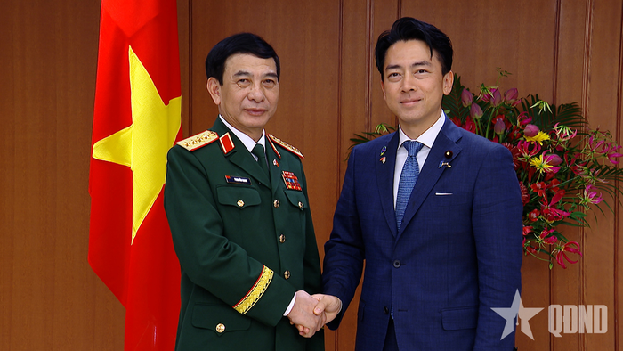  Đại tướng Phan Văn Giang và Bộ trưởng Bộ Quốc phòng Nhật Bản Koizumi Shinjiro. 