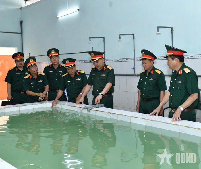 Kiểm tra hệ thống chứa nước của Trung đoàn 1.