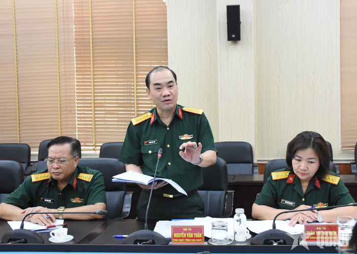  Đại tá Nguyễn Văn Tuấn, Phó chủ nhiệm Chính trị Tổng cục Hậu cần - Kỹ thuật phát biểu tại hội nghị.
