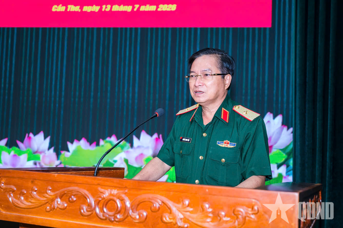 Thiếu tướng Nguyễn Minh Triều, Phó tư lệnh Quân khu 9 phát biểu chỉ đạo.