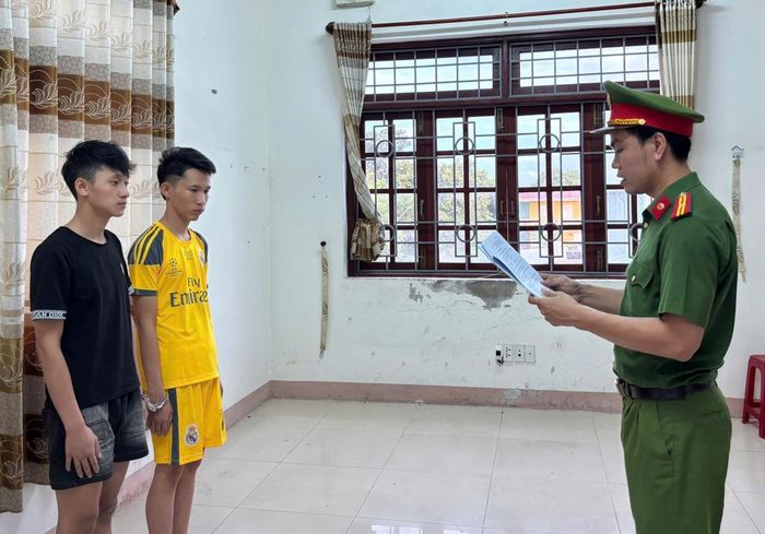 Cơ quan CSĐT thi hành lệnh bắt tạm giam đối với Võ Anh Kiệt và Trần Quốc Dũng.