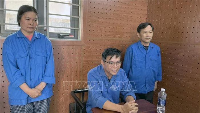 Các đối tượng tại cơ quan Công an. Ảnh: TTXVN
