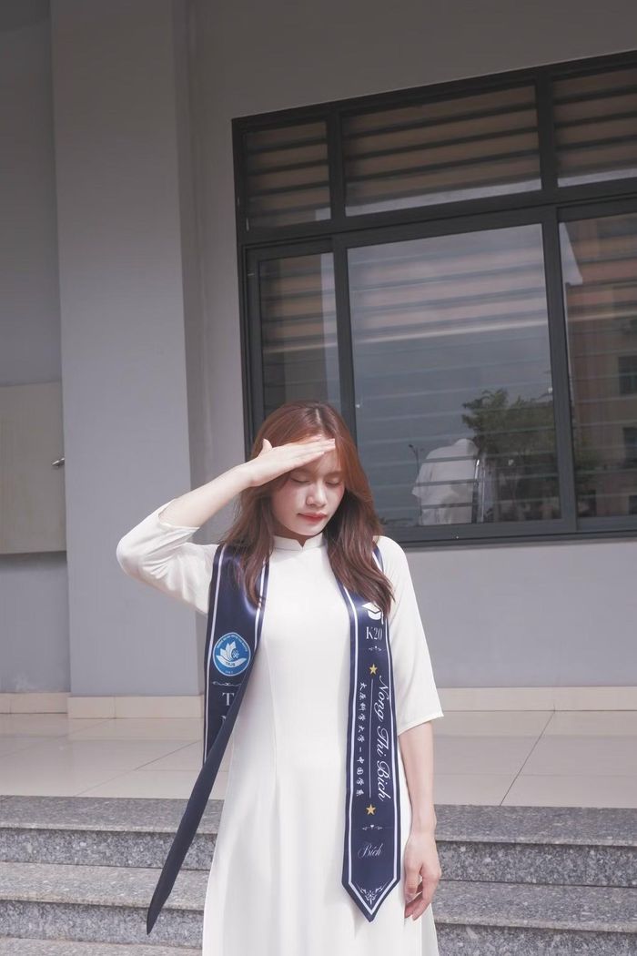 Bích cho rằng, giá trị lớn nhất của những năm đại học không nằm ở tấm bằng tốt nghiệp mà ở quá trình trưởng thành, biết lắng nghe, nhìn nhận mọi việc đa chiều và hiểu rõ bản thân hơn.
