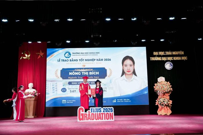 Danh hiệu "Sinh viên xuất sắc" là điều mình chưa từng nghĩ tới. Điều khiến mình hạnh phúc hơn cả là cuối cùng cũng không phụ sự tin tưởng và những hy sinh thầm lặng của bố mẹ.