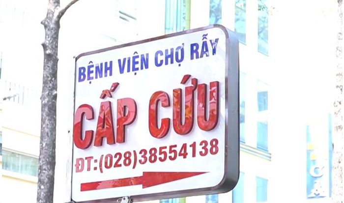 Các bệnh nhân bỏng trong vụ cháy quán ăn tại TPHCM được chuyển đến Bệnh viện Chợ Rẫy.
