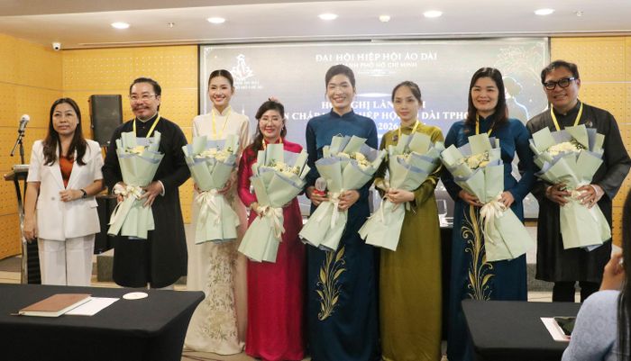  Ban Chấp hành Hiệp hội Áo dài TPHCM nhiệm kỳ I 