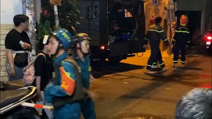  Lực lượng chức năng khẩn trương có mặt tại hiện trường 