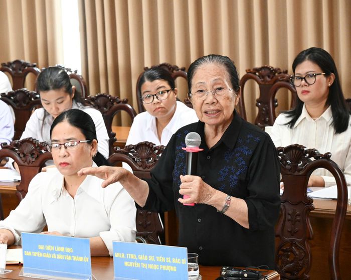 Anh hùng Lao động, Thầy thuốc Nhân dân, GS-BS Nguyễn Thị Ngọc Phượng phát biểu. Ảnh: VIỆT DŨNG