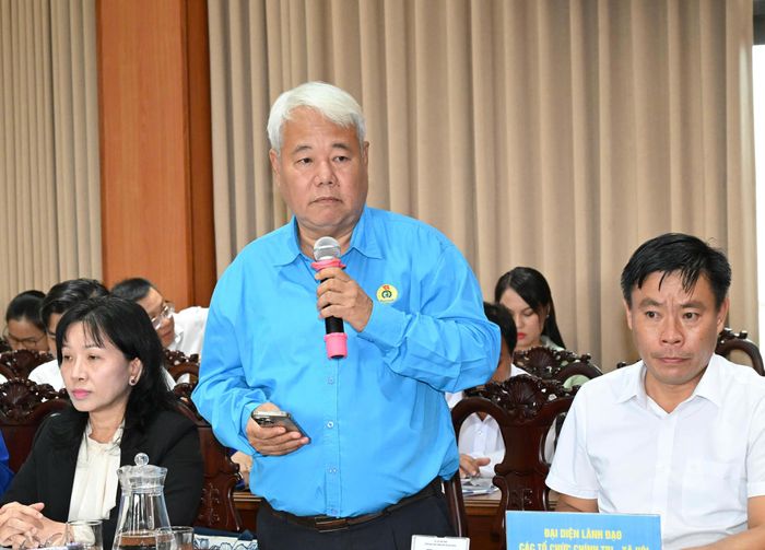 Phó Chủ tịch Liên đoàn Lao động TPHCM Võ Khắc Thái phát biểu. Ảnh: VIỆT DŨNG