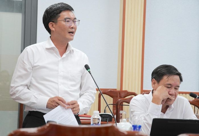  Ông Nguyễn Văn Tuân, Phó Trưởng ban VH-XH HĐND TP phát biểu tại buổi giám sát. QUANG HUY 