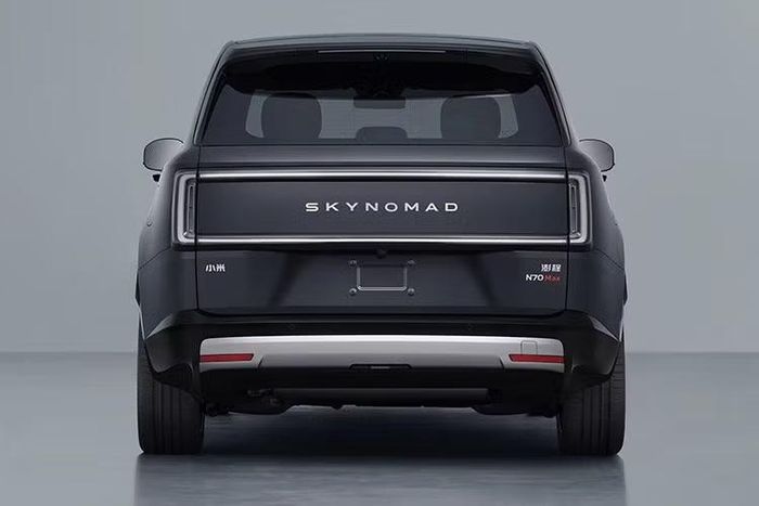 Theo các tài liệu được công bố, mẫu SUV mới mang tên mã N90 và sẽ là sản phẩm đầu tiên thuộc dòng xe Sky Nomad do Xiaomi phát triển. Khác với hai mẫu xe hiện tại là sedan SU7 và SUV YU7, N90 được định vị ở phân khúc SUV cỡ lớn với phong cách thiết kế hoàn toàn mới.