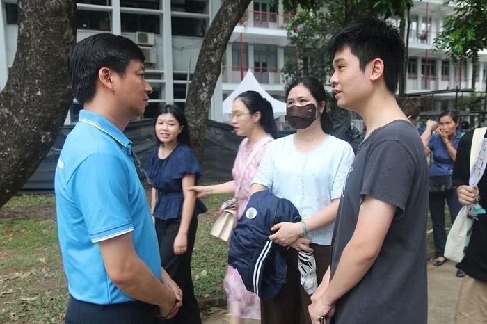 Theo PGS.TS Phạm Tiến Đức, phụ huynh, thầy cô giữ vai trò tư vấn, còn quyền quyết định cuối cùng vẫn nên thuộc về thí sinh. Ảnh: Mai Loan.