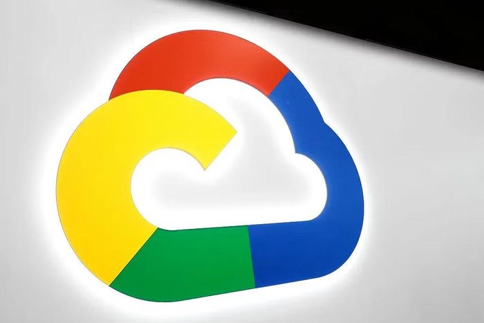 Chính CEO Sundar Pichai từng thừa nhận Google Cloud vẫn còn lượng hợp đồng khổng lồ chưa thể triển khai vì thiếu hạ tầng, cho thấy bài toán AI hiện nay không còn nằm ở chất lượng thuật toán mà ở khả năng xây dựng và vận hành hệ thống điện toán quy mô lớn.