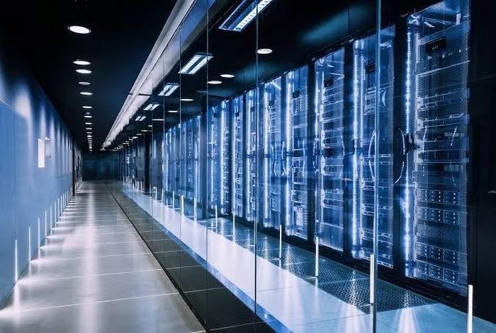 Việc Google phải "khóa van" Gemini với Meta vì thiếu GPU đã trở thành minh chứng rõ nét rằng cuộc đua AI không còn chỉ xoay quanh mô hình thông minh nhất, mà đang chuyển sang cuộc cạnh tranh về hạ tầng, điện năng và năng lực tính toán, những yếu tố được xem là "mỏ vàng" quyết định vị thế dẫn đầu trong kỷ nguyên AI.