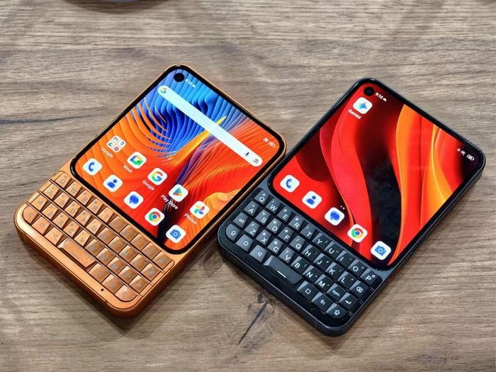 Nếu yêu thích trải nghiệm bàn phím QWERTY nhưng vẫn muốn có thiết bị được hỗ trợ lâu dài, người dùng có thể cân nhắc các lựa chọn mới như Unihertz Titan 2. Mẫu smartphone này kế thừa phong cách thiết kế đặc trưng của BlackBerry nhưng được trang bị phần cứng hiện đại, hệ điều hành Android mới và khả năng cập nhật phần mềm tốt hơn.