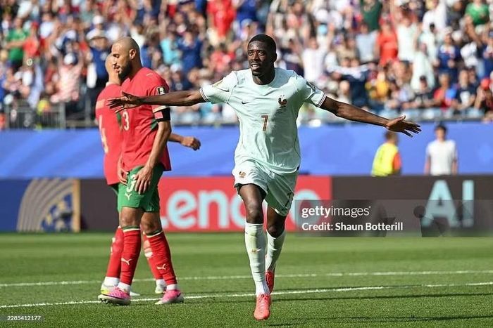  Tiền đạo cánh Ousmane Dembele (Pháp): Dembele ghi một bàn, tạo 4 cơ hội và tạt chính xác cả 3 lần trong chiến thắng của Pháp trước Ma Rốc. Ngôi sao PSG còn có 23 lần dẫn bóng, đưa bóng tiến thêm 122 m về phía khung thành đối phương. 