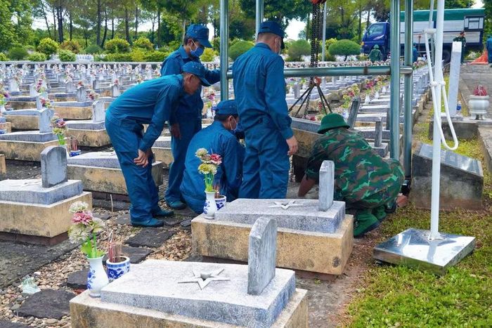 Quá trình lấy mẫu được thực hiện theo quy trình kỹ thuật nghiêm ngặt.
