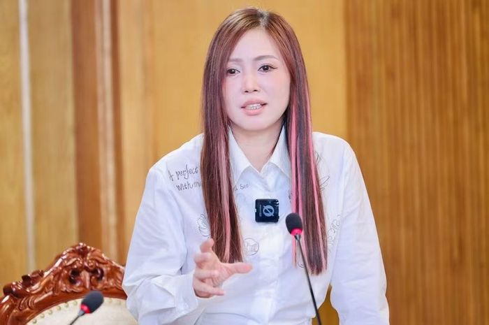 Bà Nguyễn Thị Lan – Chủ tịch Tập đoàn Giáo dục Atlantic Group trao đổi tại buổi lễ.