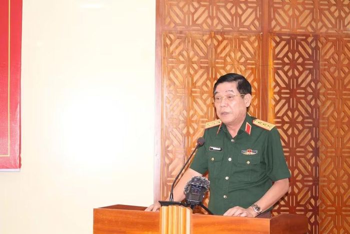 Thượng tướng Nguyễn Văn Gấu, Thứ trưởng Bộ Quốc phòng, Phó Trưởng ban Chỉ đạo quốc gia về tìm kiếm, quy tập và xác định danh tính hài cốt liệt sĩ phát biểu tại hội nghị.