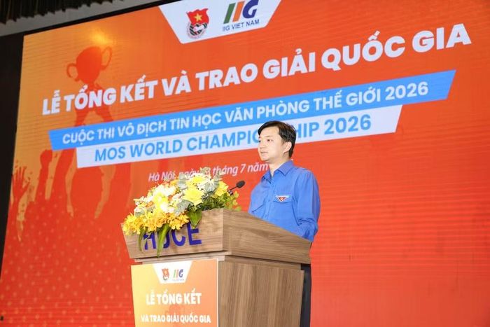 Ông Nguyễn Minh Triết - Bí thư Thường trực Ban Chấp hành Trung ương Đoàn TNCS Hồ Chí Minh, Chủ tịch Trung ương Hội Sinh viên Việt Nam phát biểu tại buổi lễ.