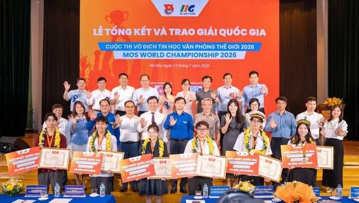 Đại biểu và các thí sinh tham dự lễ tổng kết và trao giải Cuộc thi.