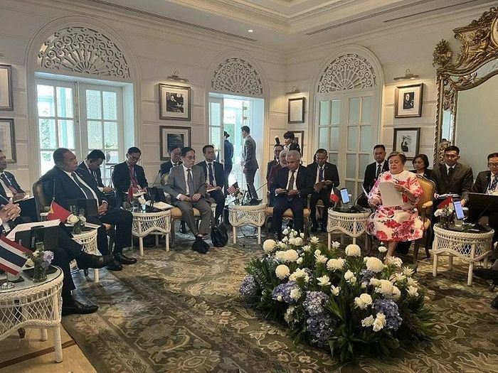 Đại sứ đánh giá như thế nào về ý nghĩa của việc thúc đẩy đối thoại và hòa giải ở Myanmar trong các khuôn khổ tham vấn không chính thức mở rộng cấp Bộ trưởng Ngoại giao ASEAN dịp này? Nỗ lực đó phát đi thông điệp gì về tinh thần đoàn kết và thúc đẩy hòa bình khu vực của ASEAN?