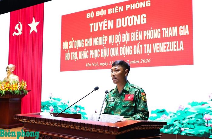 Thượng tá Trần Quốc Hương, Trưởng khoa Giám biệt nguồn hơi, Trường Trung cấp 24 Biên phòng phát biểu tại buổi tuyên dương. Ảnh: Chiến Khu