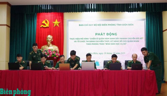 Mô hình "Chiến sĩ quân hàm xanh đẩy nhanh chuyển đổi số" được triển khai rộng rãi trong Bộ đội Biên phòng tỉnh Điện Biên. Ảnh: Quân Anh