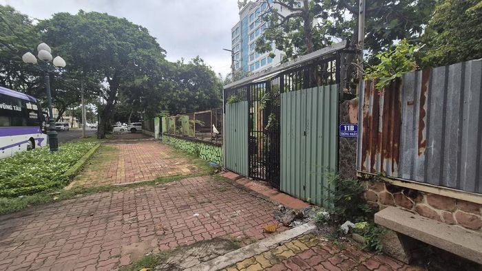 Nổi bật khu "đất vàng" trung tâm phố biển Vũng Tàu là khu cụm 5 được bao quanh bởi 4 con đường gồm: Nguyễn Du, Quang Trung, Trần Hưng Đạo và Thống Nhất.