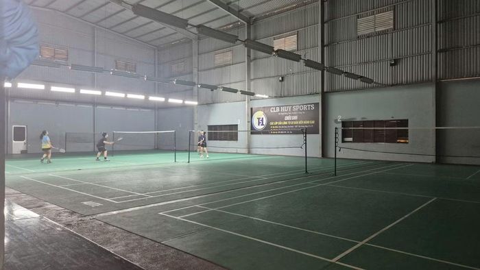 Trong khuôn viên trụ sở Liên đoàn Lao động tỉnh Bà Rịa - Vũng Tàu cũ vẫn còn hoạt động thể thao