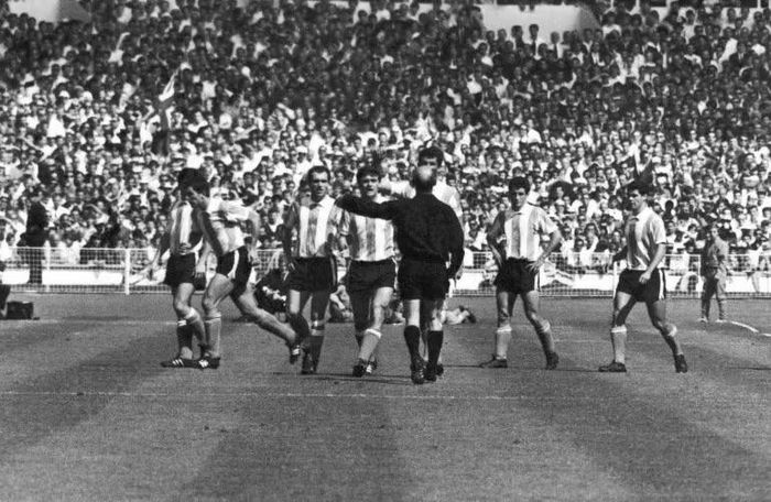 Antonio Rattin bị đuổi khỏi sân
