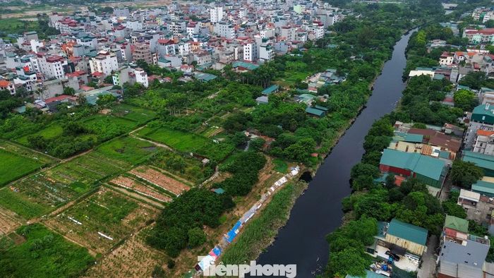 Tại Hội nghị lần thứ sáu Ban Chấp hành Đảng bộ TP Hà Nội khóa XVIII, Phó Chủ tịch UBND TP Hà Nội Bùi Duy Cường trình bày tờ trình đề xuất chủ trương đầu tư Dự án xây dựng, tu bổ hệ thống đê điều, nạo vét và xử lý ô nhiễm môi trường sông Nhuệ theo phương thức đối tác công - tư (PPP), hợp đồng xây dựng - chuyển giao (BT). Dự án có tổng mức đầu tư sơ bộ hơn 75.000 tỷ đồng, được kỳ vọng "hồi sinh" dòng sông ô nhiễm kéo dài nhiều năm.