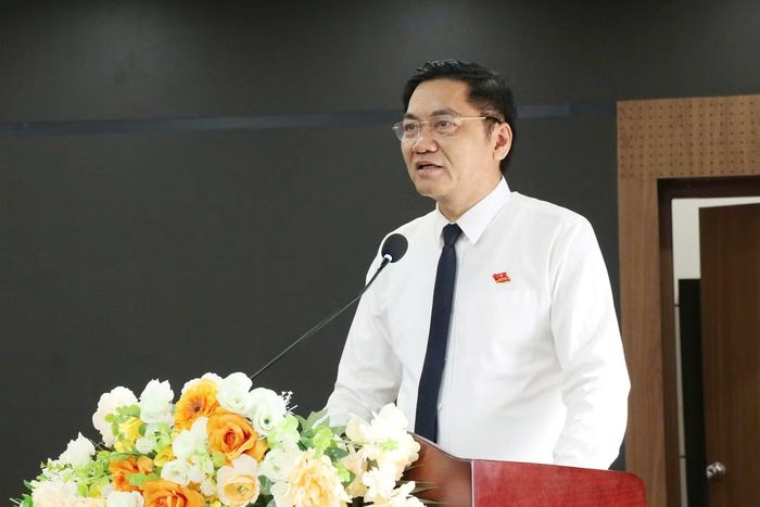 Ông Hoàng Nghĩa Hiếu - Phó Bí thư Thường trực Tỉnh ủy, Chủ tịch HĐND tỉnh Nghệ An - phát biểu tại phiên thảo luận Tổ 3.