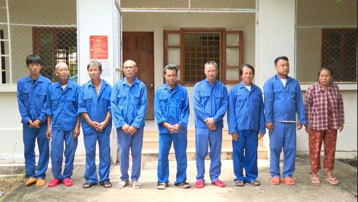 Các đối tượng liên quan đến vụ án tại cơ quan công an.