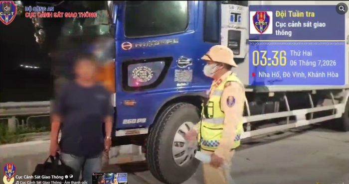 Tài xế xe tải vi phạm nồng độ cồn trên cao tốc bị xử phạt 20,5 triệu đồng và tạm giữ phương tiện.