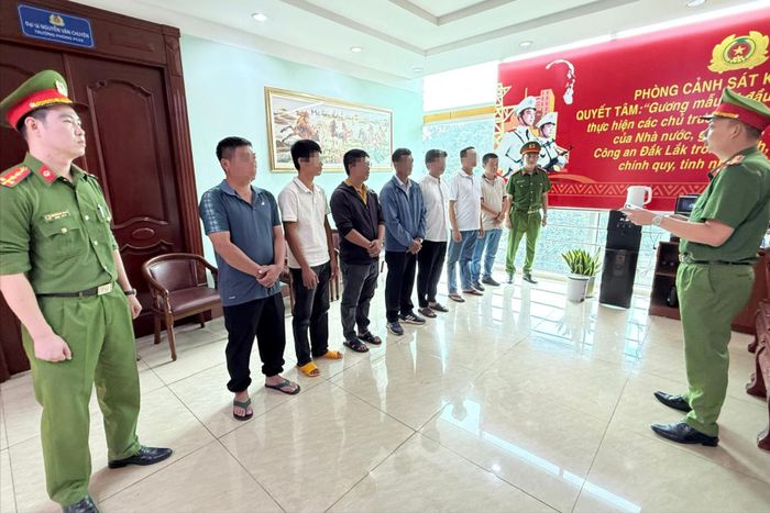 8 đối tượng tại cơ quan công an