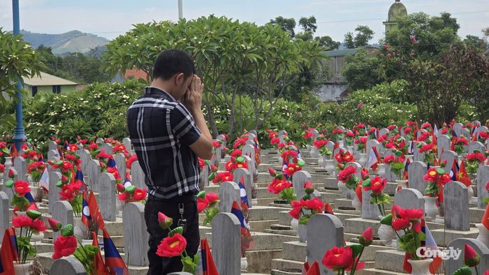 Bình yên hôm nay không tự nhiên mà có. Đó là thành quả được vun đắp bằng máu xương, bằng những ước mơ dang dở của lớp lớp cha anh và bằng những giọt nước mắt đã khô cạn của biết bao người mẹ.