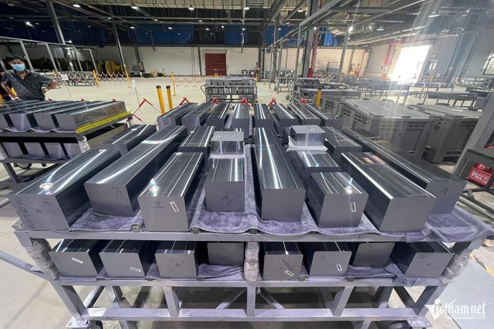 Bên trong Công ty TNHH Công nghiệp Jinko Solar Việt Nam tại KCN Amata City Hạ Long, nơi sản xuất tấm pin năng lượng mặt trời. Ảnh: Phạm Công
