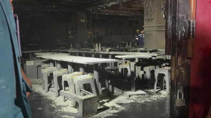 Hiện trường vụ cháy quán bar tại Bangkok. Ảnh: Bangkok Post