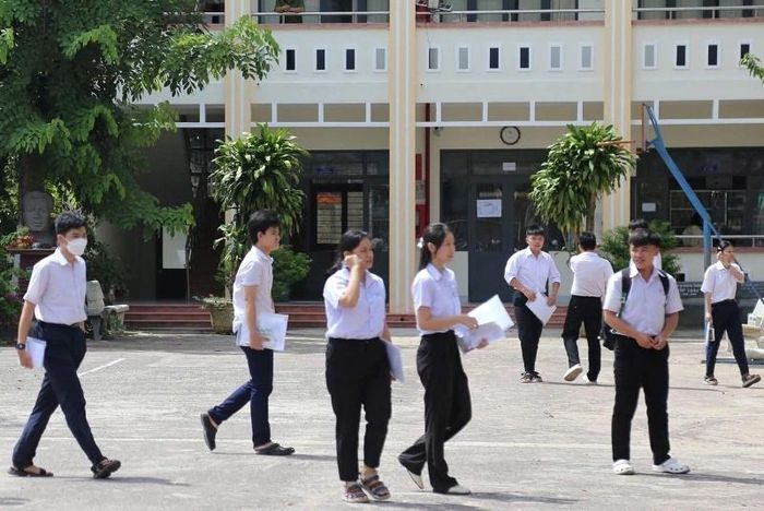 Điểm thi Trường THPT số 1 Nguyễn Thái Học diễn ra bình thường. Ảnh C.S