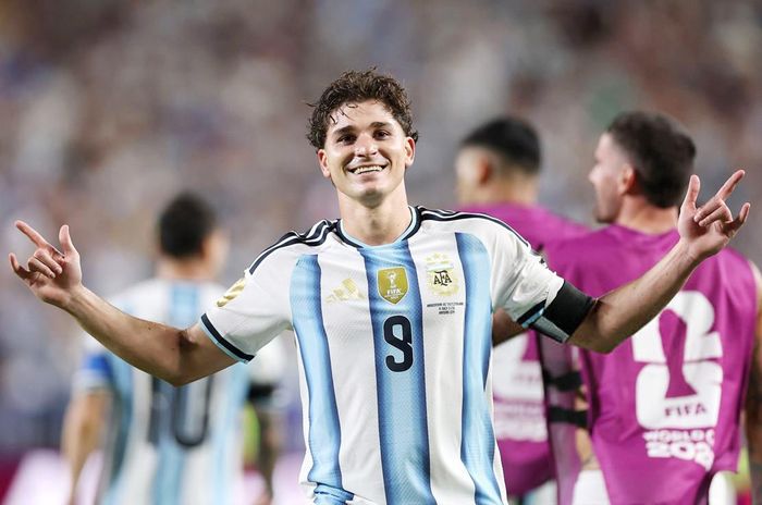 Julian Alvarez vừa ghi bàn cho Argentina ở tứ kết World Cup - Ảnh: ANAS