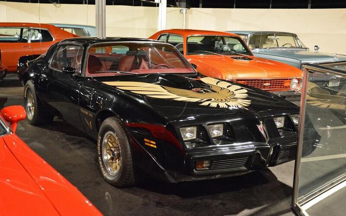 Pontiac Firebird Trans Am thế hệ thứ ba.