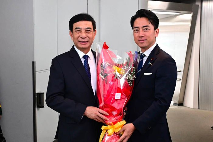 Bộ trưởng Quốc phòng Koizumi Shinjiro đón Đại tướng Phan Văn Giang. Ảnh: Bộ Quốc phòng Nhật Bản